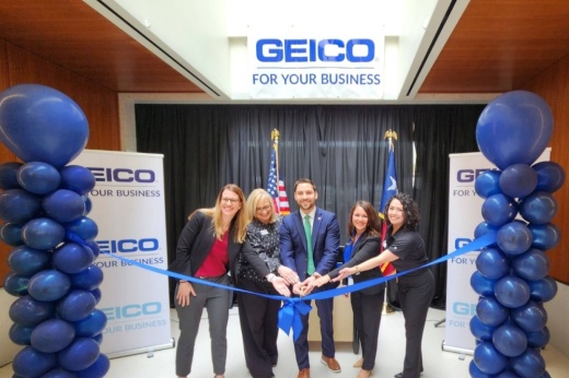 Executives from GEICO insurance company join Angie Thomason, acting president of the Katy Area Economic Development Council, and Maida Guillen, the community engagement coordinator for Harris County Precinct 4, for a ribbon-cutting ceremony to commemorate the expansion of its Katy corporate office. (Courtesy Business Wire)