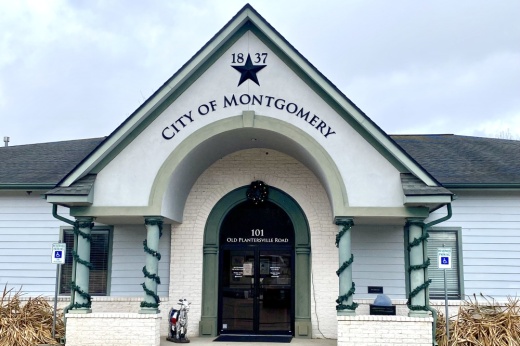 photo of the City of Montgomery city hall building.