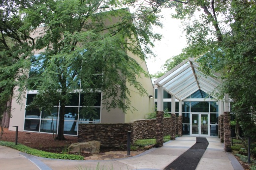 An exterior view of the Glade Arts Foundation building.
