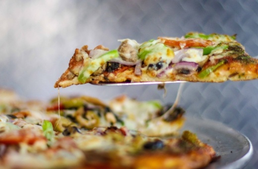 The Greater Houston-area eatery boasts a menu of hand-tossed pizzas, pizza rolls, calzones, flatbread pizzas, sliders, pasta, wings and salads. (Courtesy Center Court Pizza & Brew)