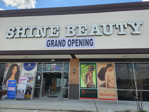 Shine Beauty, a cosmetic store, opened in Missouri City on April 13. (Jack Dowling/Community Impact)