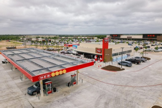 The new H-E-B Fresh Bites convenience store offers fresh produce and convenient meal options. (Courtesy H-E-B)