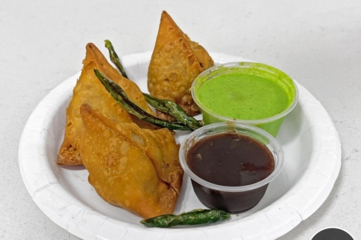 Samosa with Chutney.
