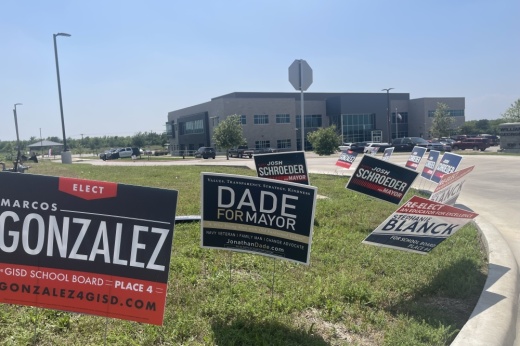 voting signs outside the williamson county georgetown annex