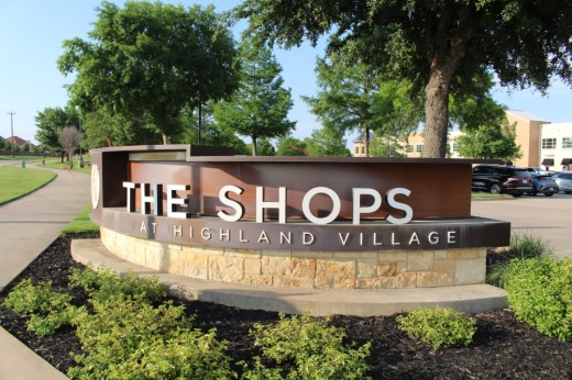 Picture of a shopping center sign