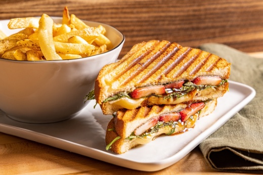 A plate of berry camembert, served with fries.