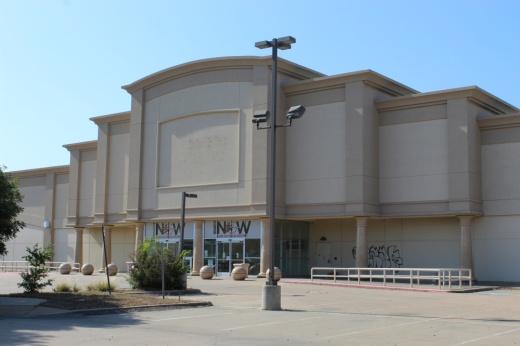 Vacant Fry's Electronics