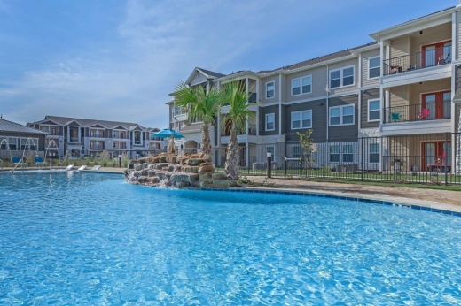 The complex has 288 one-, two- and three-bedroom apartments. (Courtesy The Vantage)