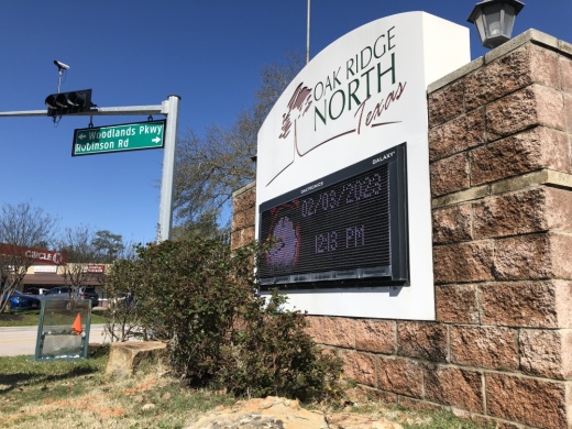 City of Oak Ridge North sign in front of traffic light.