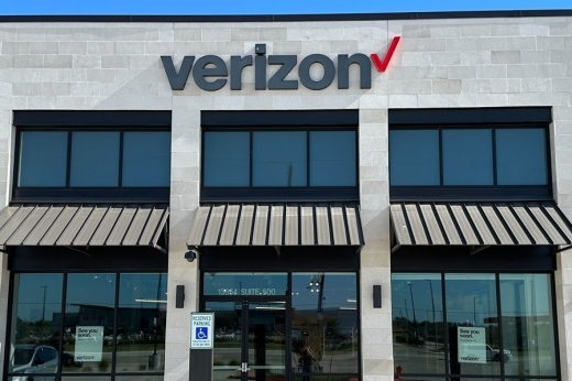 Exterior of Verizon retail store