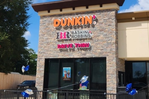 exterior of dunkin and baskin-robbins storefront