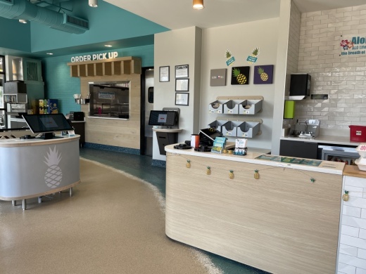 Entrance to Hawaiian Bros