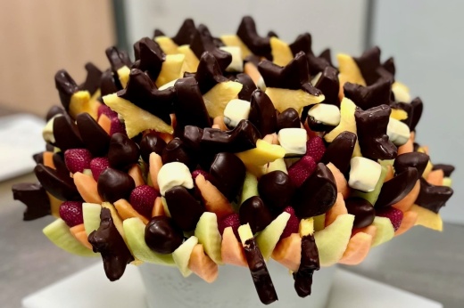 The dessert chain has hundreds of franchise locations across the country, offering specially designed fruit baskets as well as fruit smoothies, fruit parfaits and decorated donuts. (Courtesy Edible Arrangements)