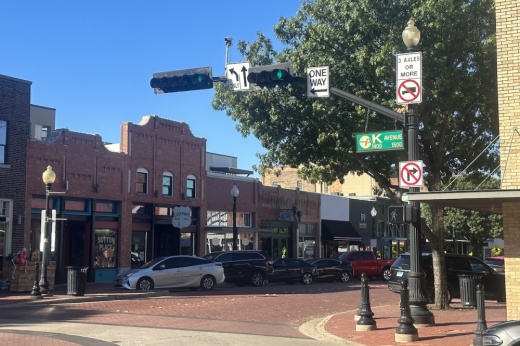 Traffic lights at the corner of K Avenue and 14th St. in Plano