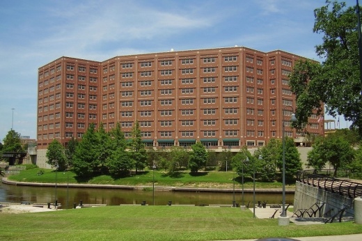 Harris County officials, including members of the county's sheriff's office, updated commissioners on various jail conditions and detention officer retention rates at the Nov. 14 meeting. (Courtesy Wikimedia Commons)