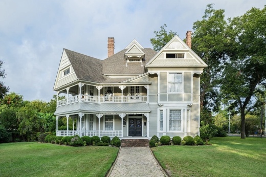 A historical house in Bastrop, Texas.