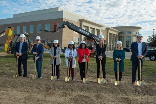 Hospital officials and others gather for a groundbreaking of Kelsey-Seybold Clinic's new expanded location. (Courtesy Kelsey-Seybold Clinic)