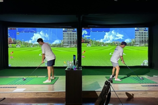 people sing at two gold simulators