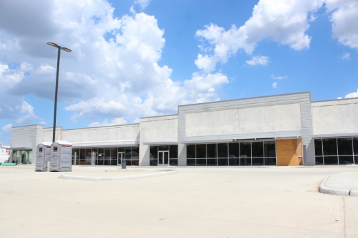 The photo shows the exterior of La Marketa de Porter.