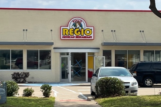 Pollo Regio sign