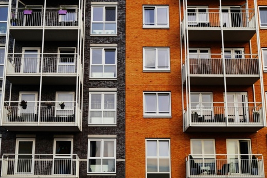 The photo shows the outside of an apartment complex.