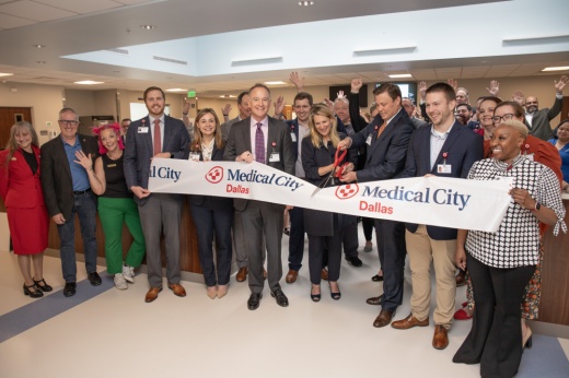 Medical City Dallas officials holding a banner