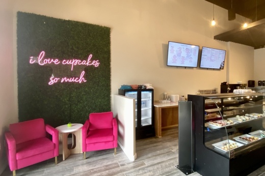 Cupprimo offers cupcakes in various flavors as well as a full coffee bar. (Sarah Hernandez/Community Impact)