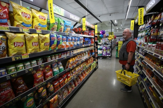 Dollar General shopper
