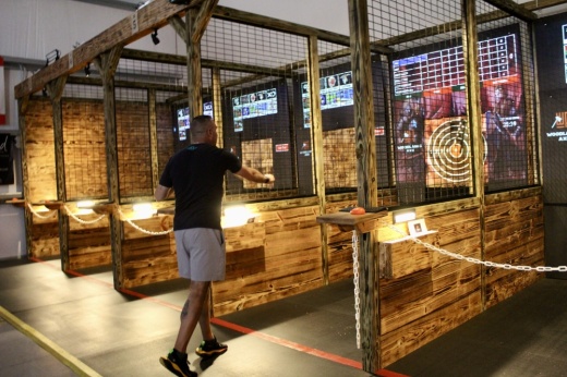 Jeffrey Elkin thoriwng axe