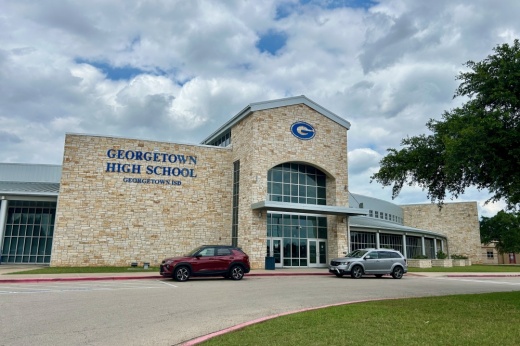 Under the new policy, high school students are only allowed to use their phones at lunch and during passing periods. (Brooke Sjoberg/Community Impact)