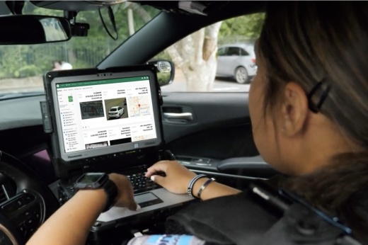 police officer using flock system