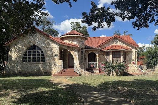 Image shows a home in San Antonio.