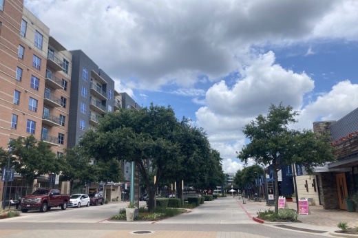 retail shops in Hughes Landing