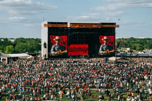 A concert in Georgetown called Two Step Inn.