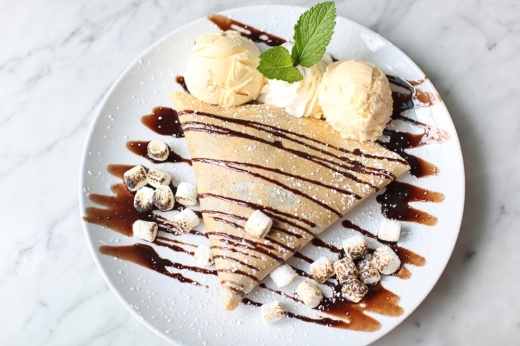 Crepe with chocolate and marshmallows