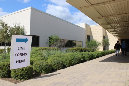 A line forms here sign outside Georgetown City Hall/