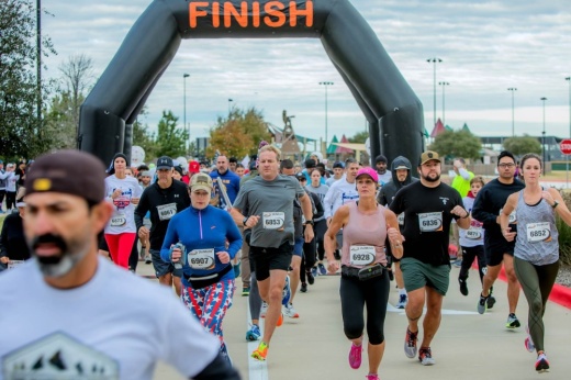 People running at the Prosper Veterans Day Honor Run