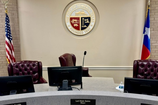 In a 3-2 vote, with Position 2 council member Paul Garcia absent, Mayor Lori Klein Quinn was the deciding vote. (Nichaela Shaheen/Community Impact)