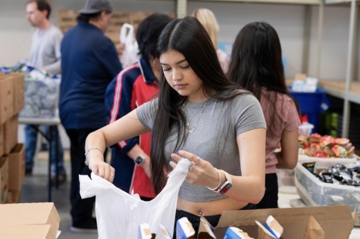 A volunteer helps pack a lunch for Backpack Friends, a nonprofit that provides food for K-12 students on free and reduced meal programs. (Courtesy Backpack Friends)