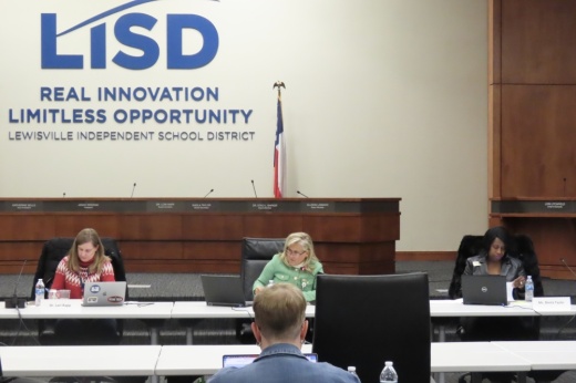 LISD trustees reviewed two 2025-26 calendar options at the Jan. 7 board workshop. (Jonathan Perriello/ Community Impact)