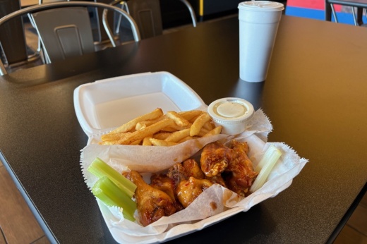Image of a 6-piece wing basket ordered from Wing Dash in Lewisville.