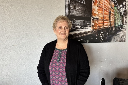 Elaine Carpenter is the co-owner of New York Pizza Pub. She shares ownership with her son David Carpenter, and his wife Erica Carpenter. (Thalia Guzman/Community Impact)