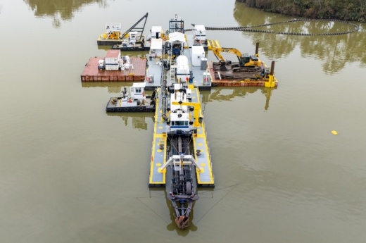 Dredging—the removal of silt and sediment buildup from a body of water—is ongoing in Lake Houston. A bill proposed in the state legislature would create a district to finance long-term dredging operations in Lake Houston. (Courtesy Bob Rehak/ReduceFlooding.com)