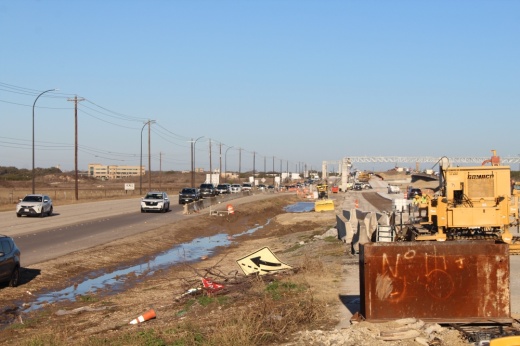 Cars line up to enter the northernmost on-ramp to 183A in Leander, next to ongoing construction extending the toll road to Liberty Hill. (Haley McLeod/Community Impact)