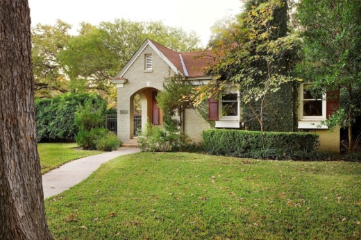 Home in 78703 Zip code with ivy on sides