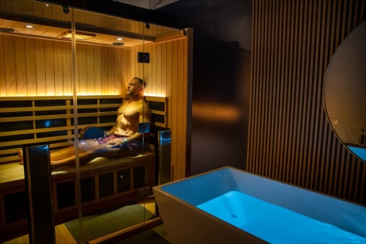 Melt Well Sauna & Plunge Studio will offer an infrared sauna, cold plunge, medical-grade red light therapy and vitamin C showers in private suites. (Courtesy Melt Well Sauna & Plunge Studio)