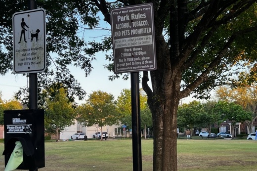 A photo of park ordinance signs for pets.