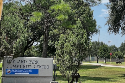 A photo of Bayland Park Community Center.