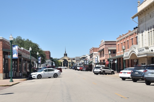 The idea of a dedicated downtown maintenance team has been long in the making, starting with the creation of a Main Street Advisory Board in 2022. (Lizzy Spangler/Community Impact)