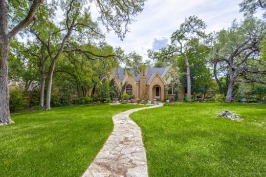 In the 78703 ZIP code, about 40% less homes sold in May 2024 compared to May 2025, while the number of days on market increased by 132% year-over-year. (Courtesy Unlock MLS)